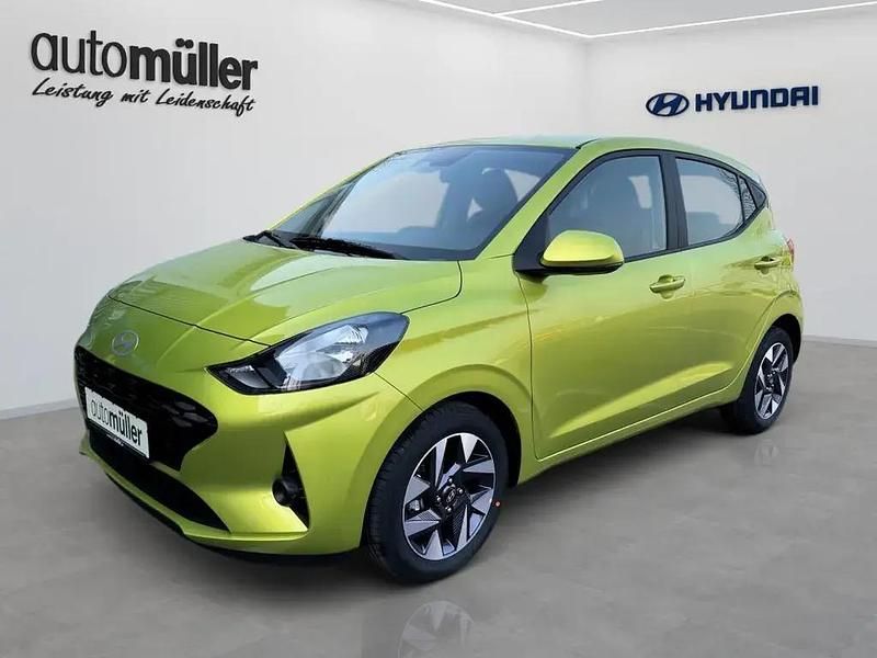 Lucid lime / met Gebraucht 2025 Hyundai i10 Trend Kleinwagen | 17.889 € (Etwas zu teuer) - Bild 1/4