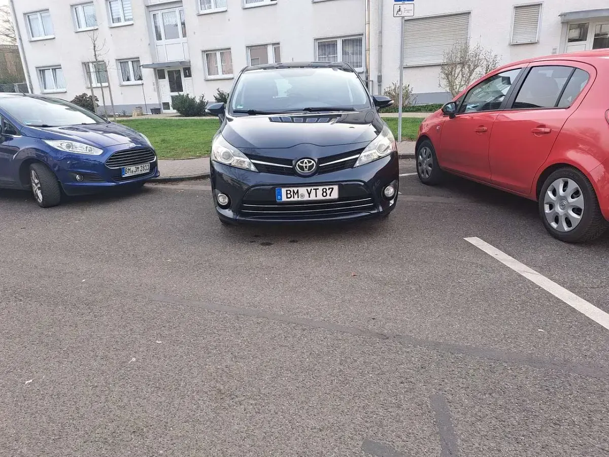 Gebraucht Toyota Verso Comfort 147 PS (108 kW) 2013 Schwarz Van / Kleinbus
