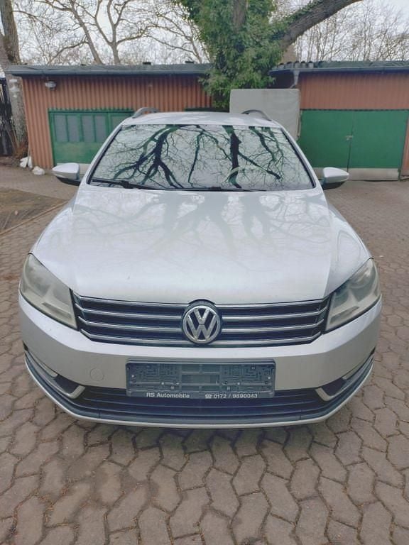 Gebraucht VW Passat 140 PS (102 kW) 2012 Silber Kombi
