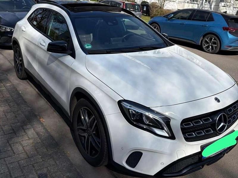 Gebraucht Mercedes GLA200 156 PS (114 kW) 2018 Weiß SUV