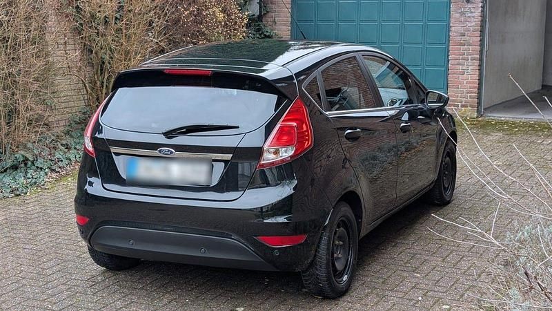 Gebraucht Ford Fiesta Titanium 101 PS (74 kW) 2015 Schwarz Kleinwagen