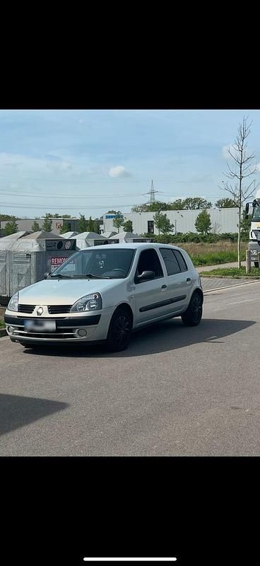 Gebraucht Renault Clio II 75 PS (55 kW) 2004 Silber Kleinwagen