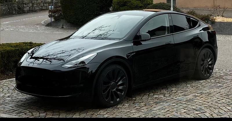 Schwarz Gebraucht 2024 Tesla Model Y Performance SUV | 12.345 € - Bild 1/4