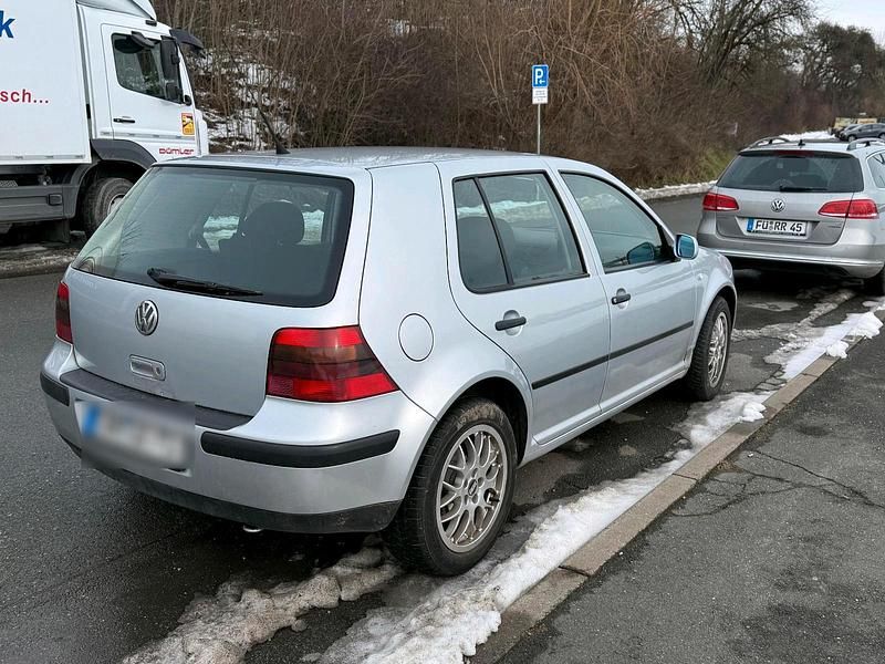 Gebraucht VW Golf IV 104 PS (76 kW) 2001 Silber Kleinwagen