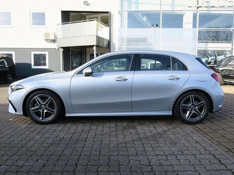 Gebraucht Mercedes A180 AMG line 136 PS (100 kW) 2024 Silber Limousine