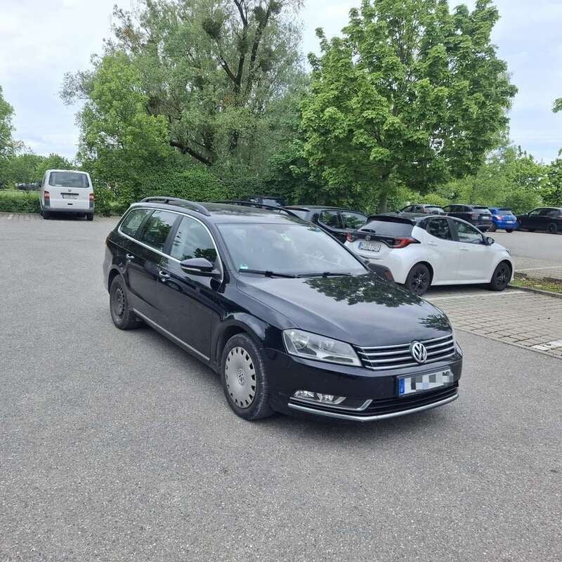 Schwarz Gebraucht 2012 VW Passat Highline Kombi | 5.500 € (Superpreis) - Bild 1/4