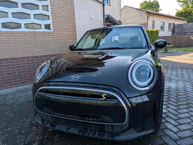 Gebraucht Mini Cooper SE Essential 136 kW (186 PS) 2022 Schwarz Kleinwagen