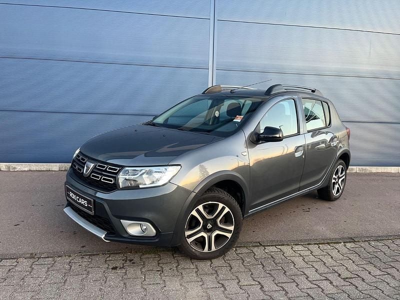Grau Gebraucht 2018 Dacia Sandero Stepway Kleinwagen | 5.999 € (Guter Preis) - Bild 1/4