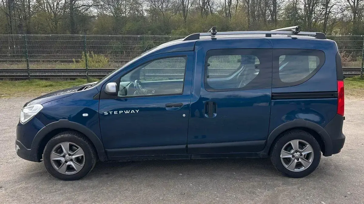 Gebraucht Dacia Dokker Celebration 116 PS (85 kW) 2019 Blau Van / Kleinbus