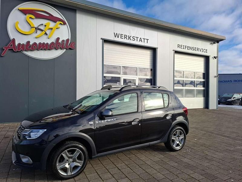 Perlmuttschwarz Gebraucht 2019 Dacia Sandero Prestige Kleinwagen | 9.898 € (Fairer Preis) - Bild 1/4