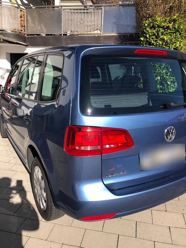 Gebraucht VW Touran Trendline 105 PS (77 kW) 2011 Blau Van / Kleinbus