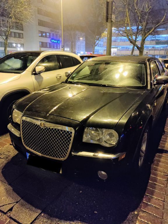 Schwarz Gebraucht 2008 Chrysler 300C Limousine | 5.000 € (Fairer Preis) - Bild 1/4