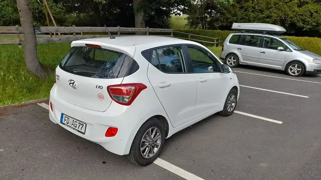Gebraucht Hyundai i10 Style 67 PS (49 kW) 2016 Weiß Kleinwagen