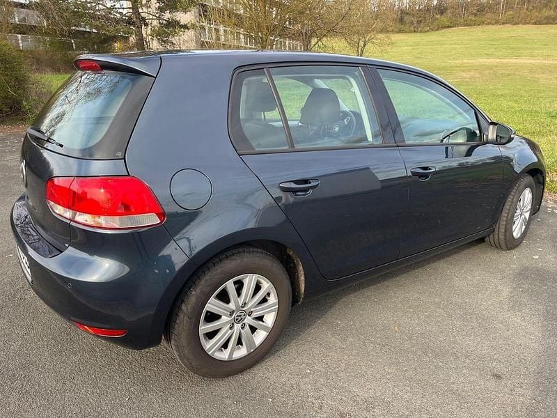 Gebraucht VW Golf VII 80 PS (58 kW) 2013 Blau Limousine