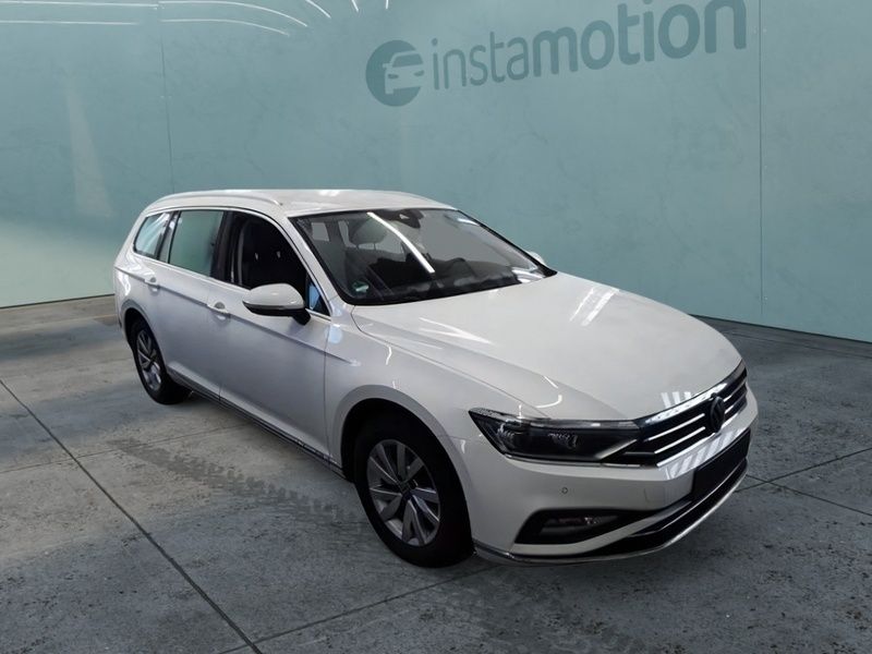 Weiß Gebraucht 2023 VW Passat Elegance Kombi | 35.879 € (Fairer Preis) - Bild 1/4