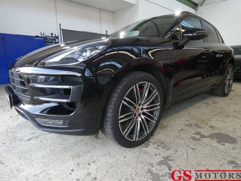 Gebraucht Porsche Macan Turbo Performance Package 441 PS (324 kW) 2017 Tiefschwarzmetallic SUV