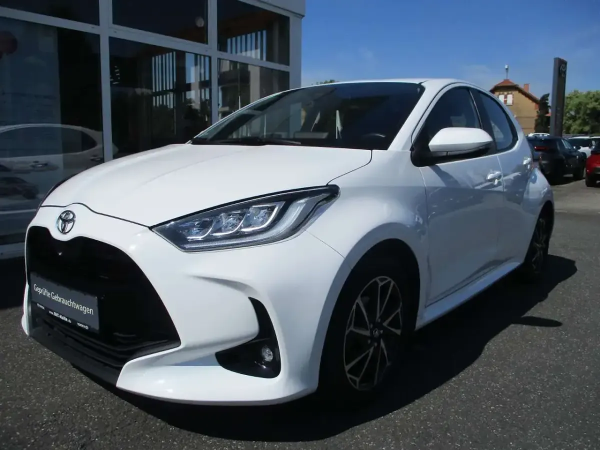 Gebraucht Toyota Yaris Team 125 PS (91 kW) 2021 Weiß Kleinwagen