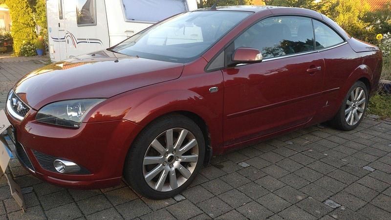 Rot Gebraucht 2008 Ford Focus Cabriolet Titanium Cabrio | 1.500 € (Superpreis) - Bild 1/4
