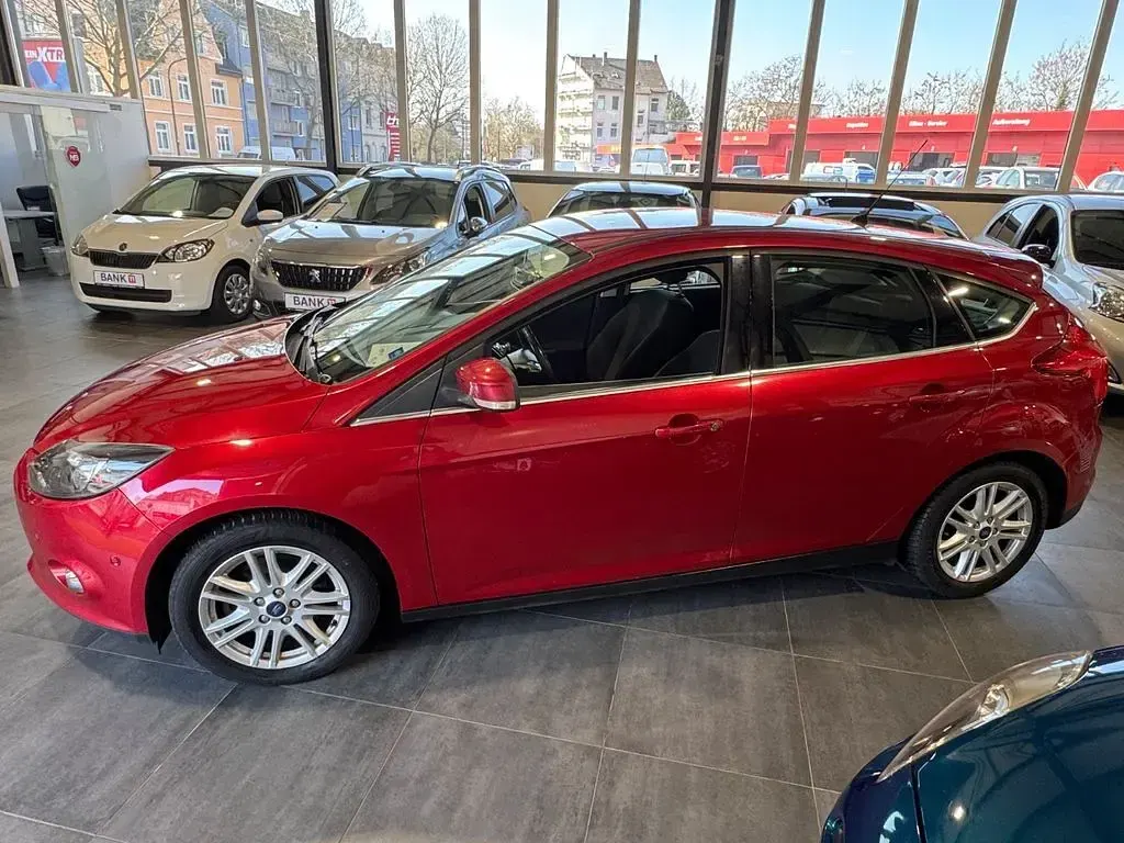 Gebraucht Ford Focus Titanium 140 PS (102 kW) 2012 Rot Limousine