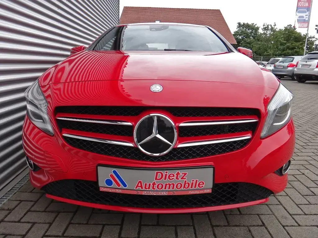 Gebraucht Mercedes A180 Style 109 PS (80 kW) 2012 Rot Limousine