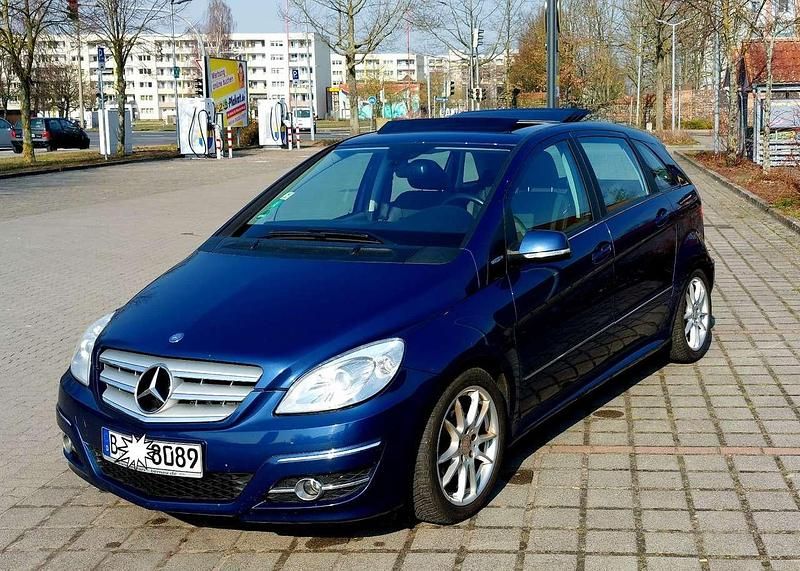 Blau Gebraucht 2009 Mercedes B180 Van / Kleinbus | 4.899 € (Fairer Preis) - Bild 1/4