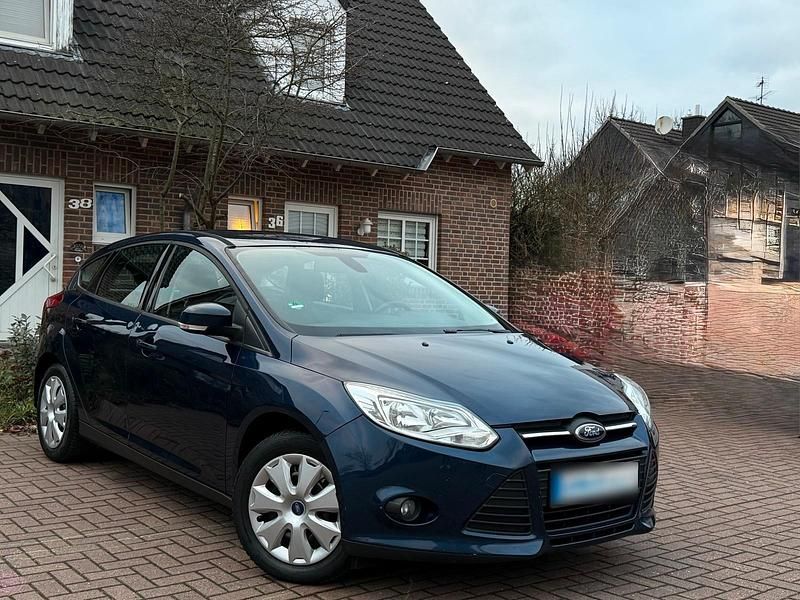 Gebraucht Ford Focus 116 PS (85 kW) 2013 Blau Limousine