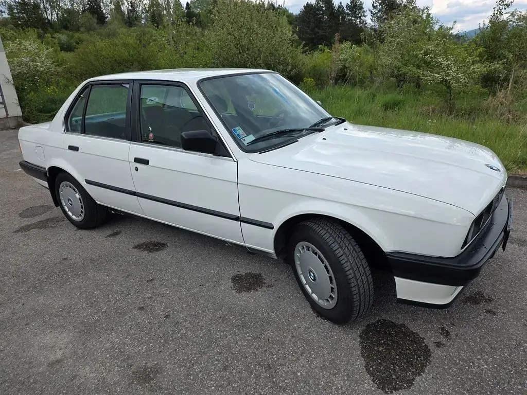 Gebraucht BMW 324 86 PS (63 kW) 1988 Weiß Limousine