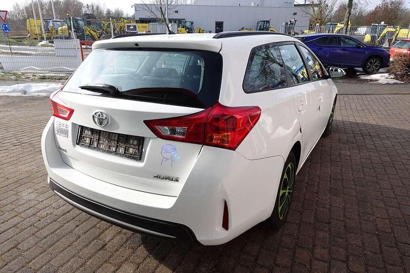 Gebraucht Toyota Auris Comfort 90 PS (66 kW) 2015 Schneeweiß Kombi