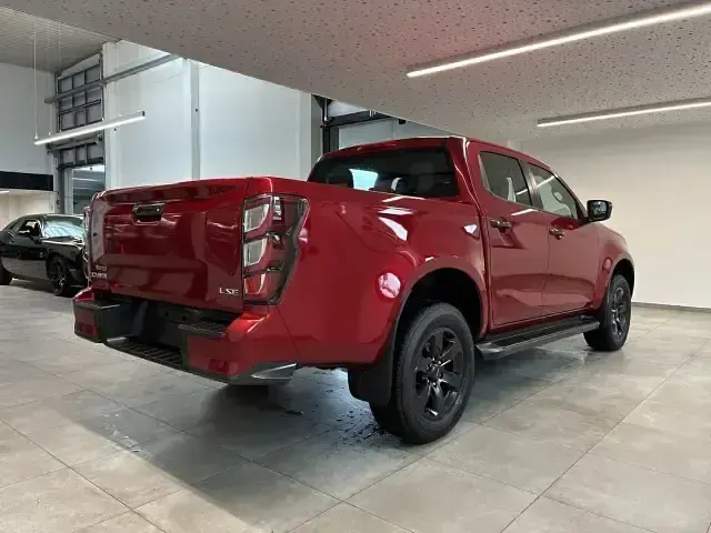 Neu Isuzu D-Max 163 PS (119 kW) 2026 Red spinel mica Pickup
