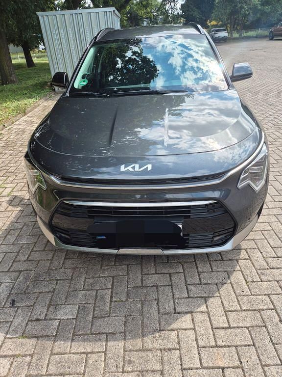 Grau Gebraucht 2023 Kia Niro Vision SUV | 34.000 € (Teuer) - Bild 1/4
