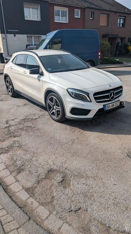 Gebraucht Mercedes GLA220 AMG line 177 PS (130 kW) 2016 Weiß SUV