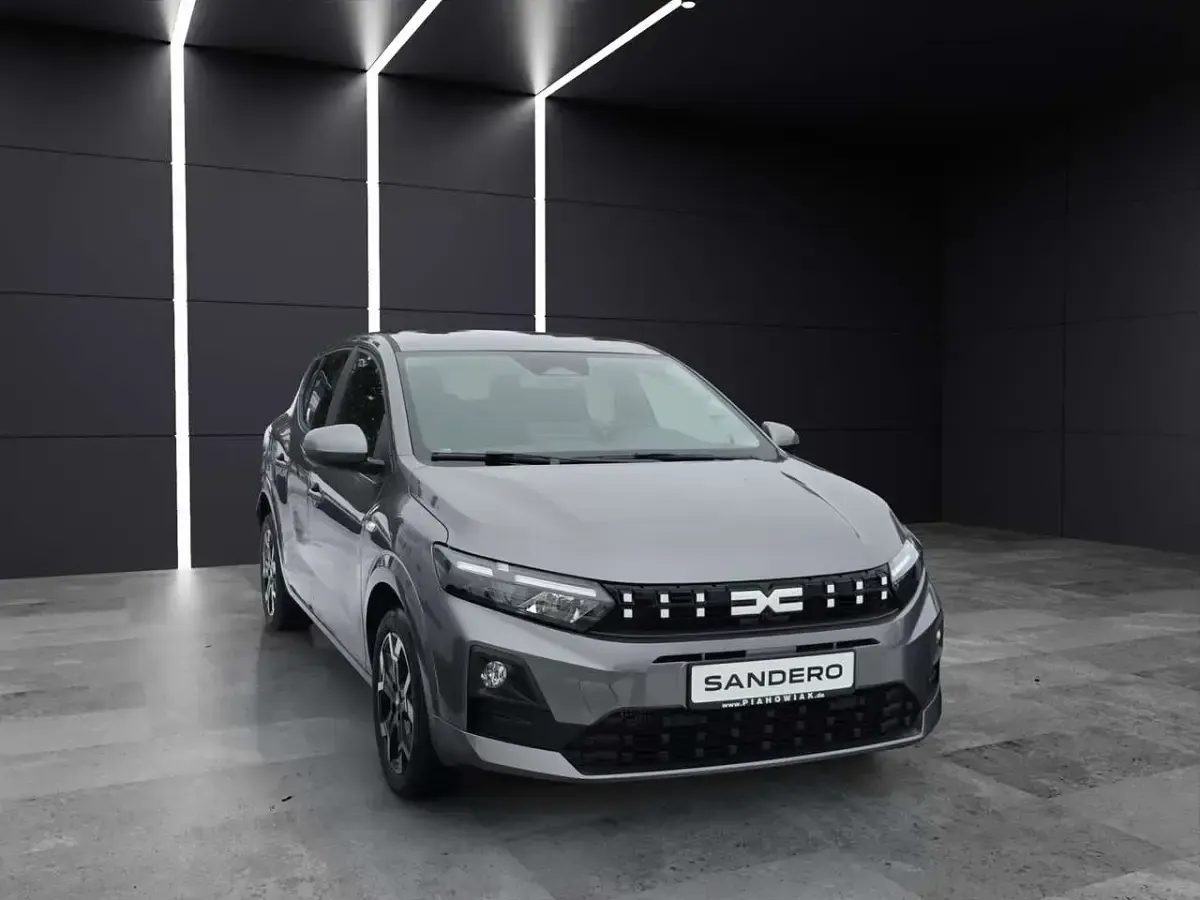Neu Dacia Sandero Journey 101 PS (74 kW) 2026 Dolomitgrau Limousine