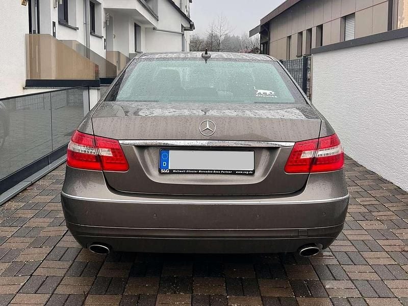 Gebraucht Mercedes E350 265 PS (194 kW) 2012 Silber Limousine