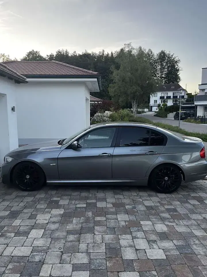 Gebraucht BMW 318 143 PS (105 kW) 2009 Grau Limousine