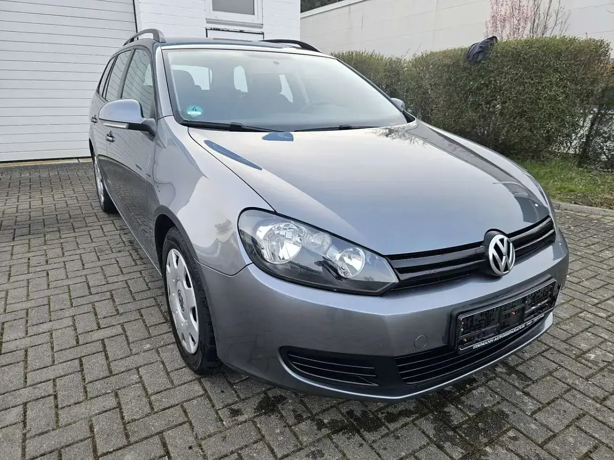 Gebraucht VW Golf VI Trendline 86 PS (63 kW) 2011 Platinum grey metallic Kleinwagen