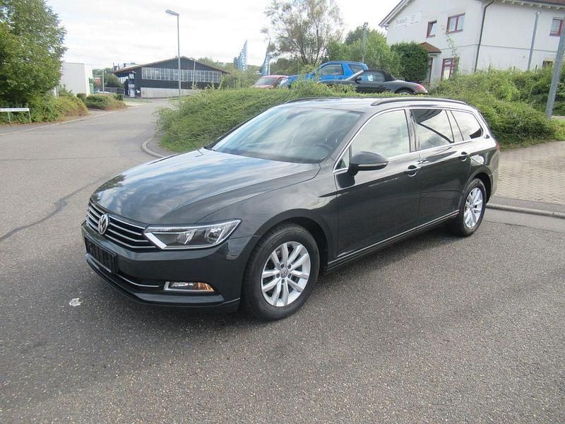Grau Gebraucht 2019 VW Passat Comfortline Kombi | 14.700 € (Guter Preis) - Bild 1/4