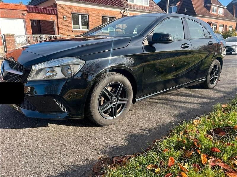 Gebraucht Mercedes A160 90 PS (66 kW) 2016 Schwarz Limousine