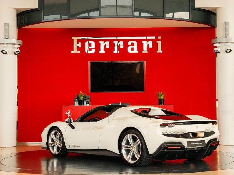 Second-hand Ferrari 296 829 CP (609 kW) 2025 Alb Cabrio