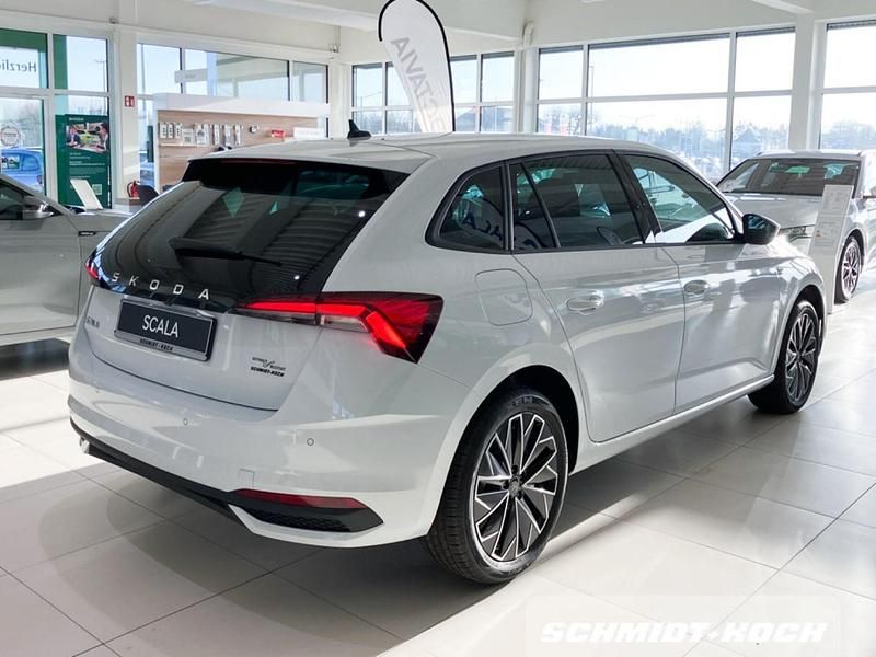 Neu Skoda Scala Tour 116 PS (85 kW) 2025 Weiß Kleinwagen