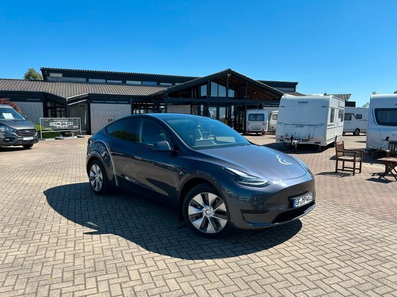 Silber Gebraucht 2023 Tesla Model Y SUV | 36.990 € (Fairer Preis) - Bild 1/4