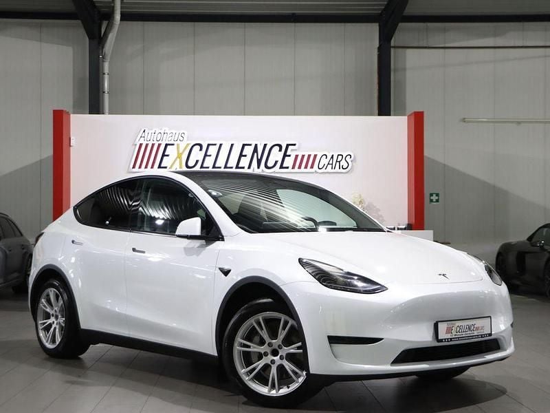 Weiß Gebraucht 2023 Tesla Model Y RWD SUV | 31.991 € (Fairer Preis) - Bild 1/4