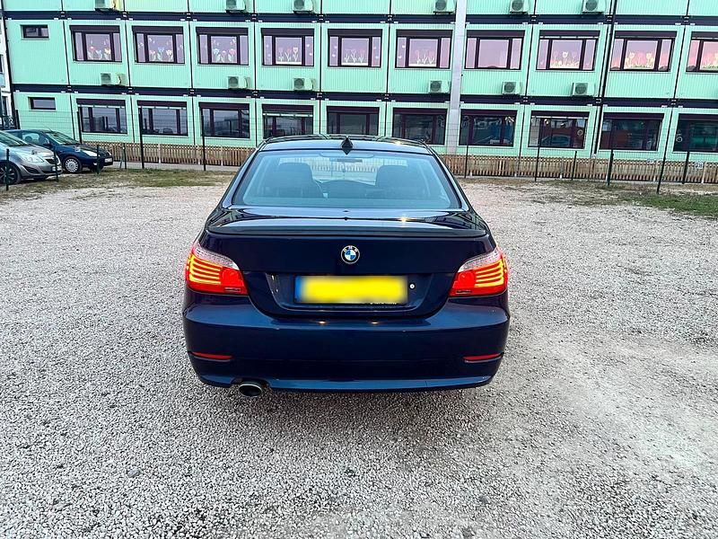 Gebraucht BMW 520 Sport Line 177 PS (130 kW) 2009 Blau Limousine