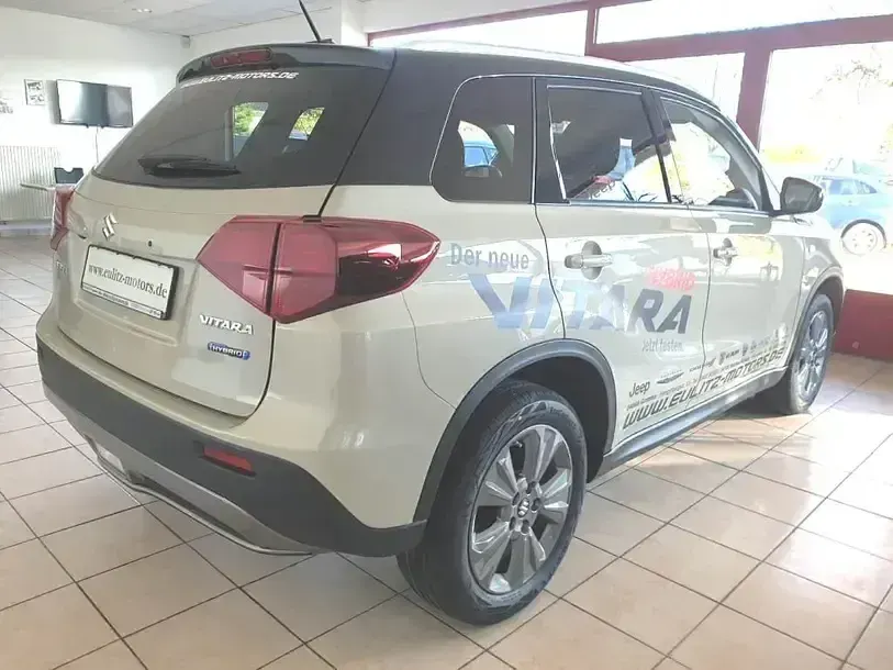 Gebraucht Suzuki Vitara Comfort+ 116 PS (85 kW) 2025 Savannah ivory metallic/cosmic SUV