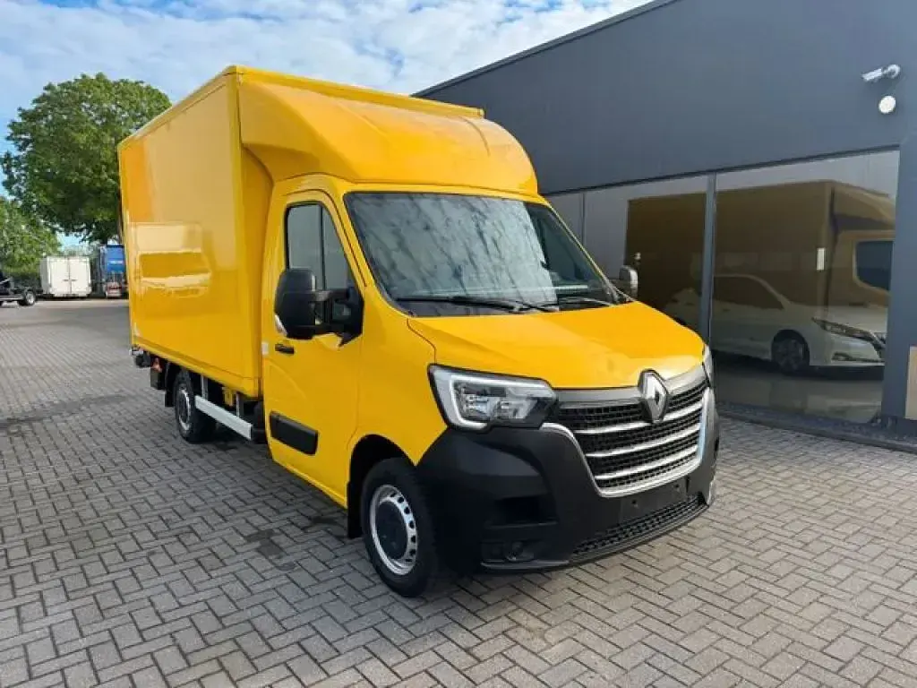Używany Renault Master 145 KM (106 kW) 2022 Żółty Minivan