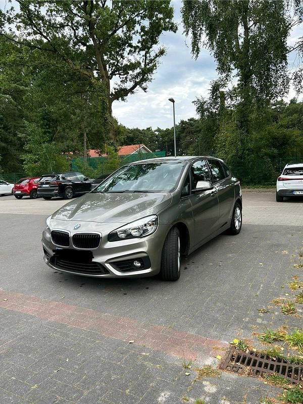 Grau Gebraucht 2015 BMW 218 Kombi | 7.900 € (Guter Preis) - Bild 1/4