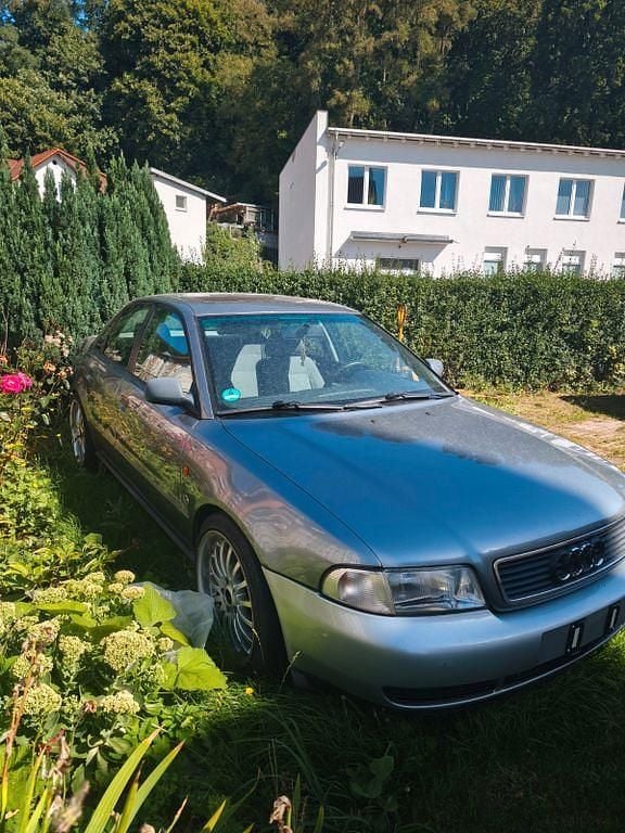 Silber Gebraucht 1996 Audi A4 Performance Limousine | 800 € (Superpreis) - Bild 1/4