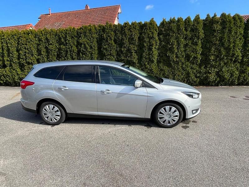 Gebraucht Ford Focus Cool & Connect 125 PS (91 kW) 2018 Silber Limousine