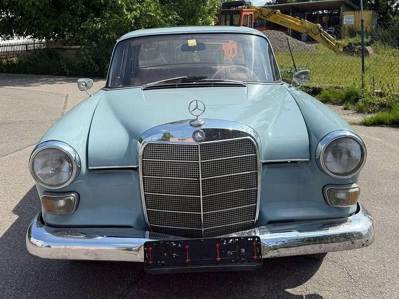 Gebraucht Mercedes 200 54 PS (39 kW) 1966 Blau Limousine