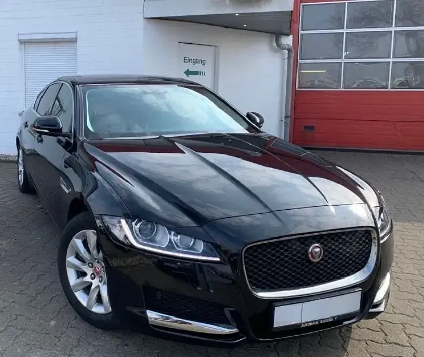 Gebraucht Jaguar XF Prestige 179 PS (131 kW) 2017 Schwarz Limousine