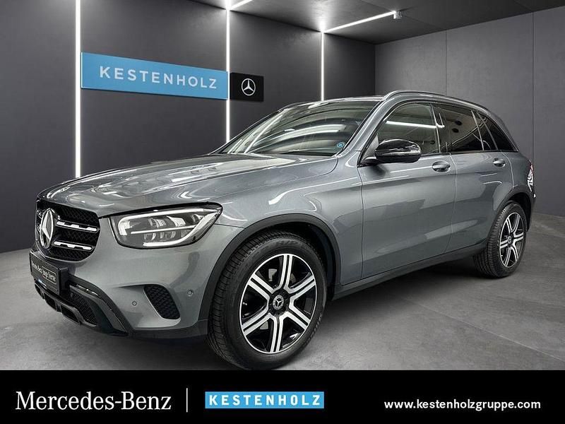 Grau Gebraucht 2020 Mercedes GLC300 Night SUV | 37.890 € (Fairer Preis) - Bild 1/4